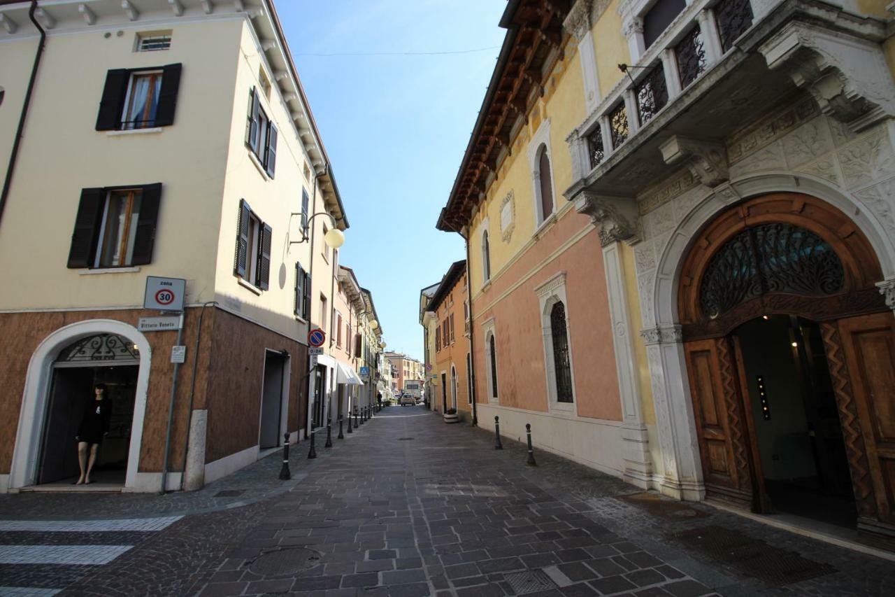 La Mansarda Di Juliette Apartment Desenzano del Garda Exterior photo