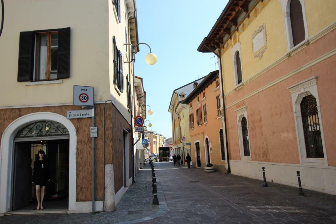 La Mansarda Di Juliette Apartment Desenzano del Garda Exterior photo